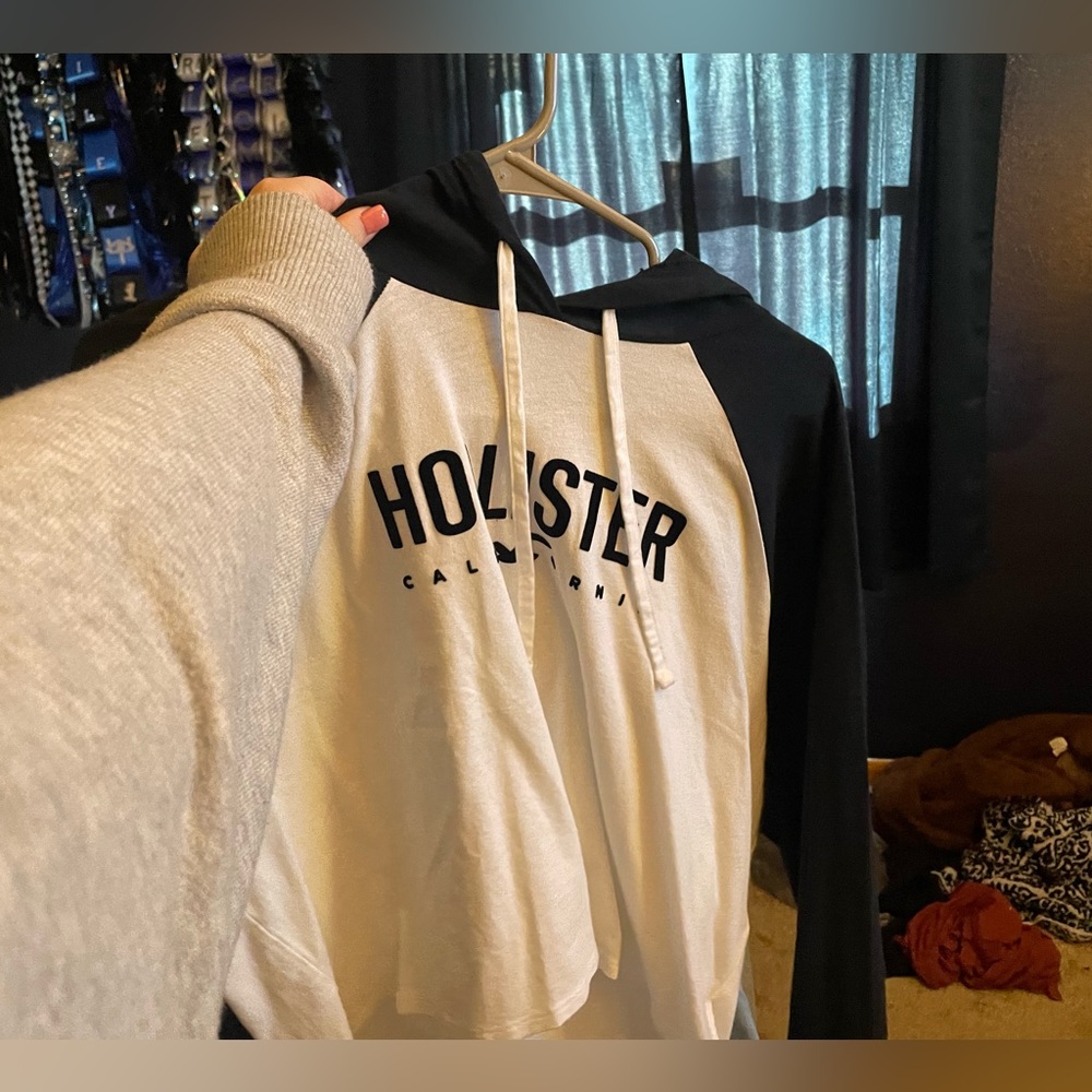 Hollister top.